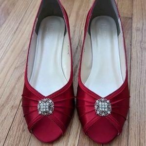 David's Bridal dyed heels size 10 NWT